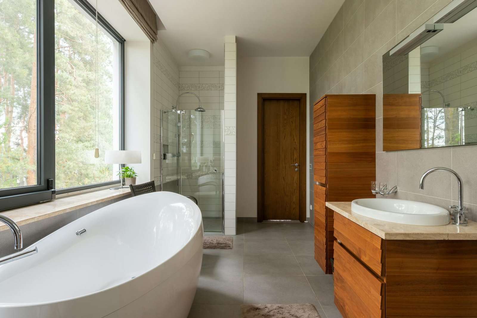 glass vs pvc shower screens pros and cons for glasgow bathrooms